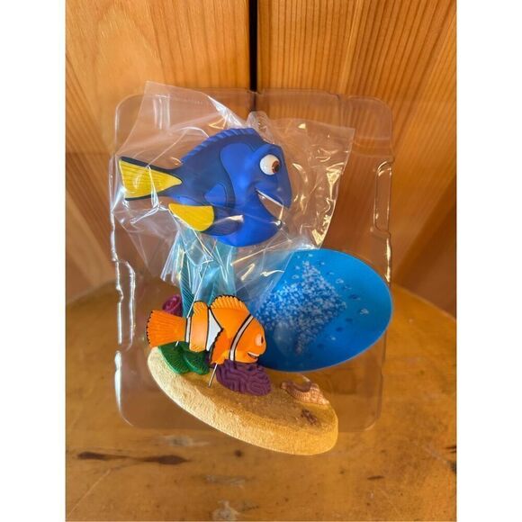 Hallmark 2007 Marlin and Dory Disney's Finding Nemo (4724) - Picture 2 of 8